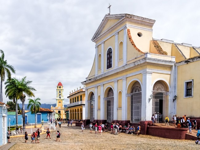 Eglise de la Sainte Trinité sur la Plaza Mayor à Trinidad