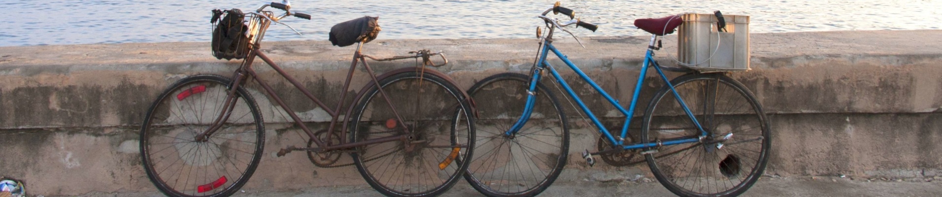bicyclette-malecon-la-havane-cuba