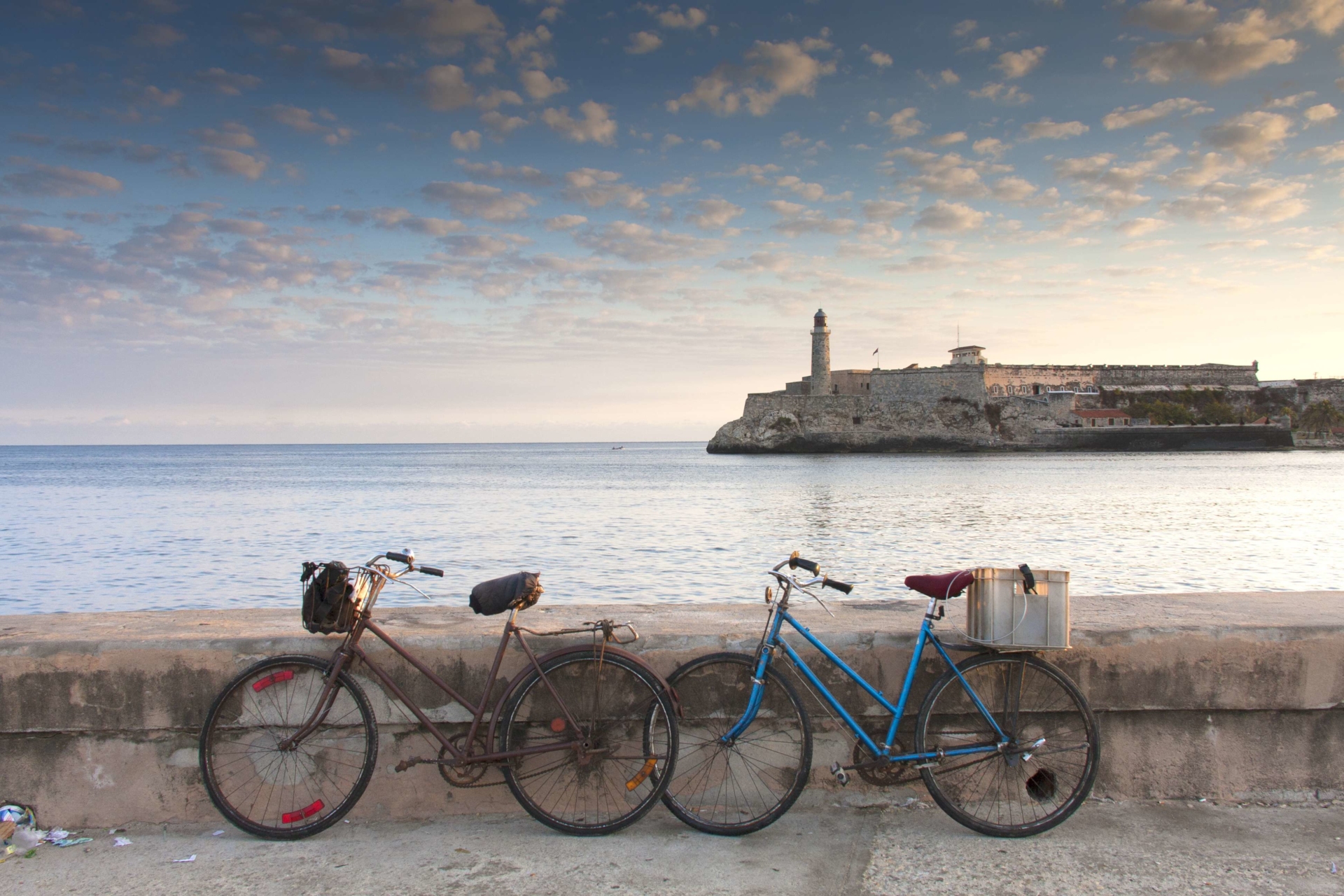bicyclette-malecon-la-havane-cuba