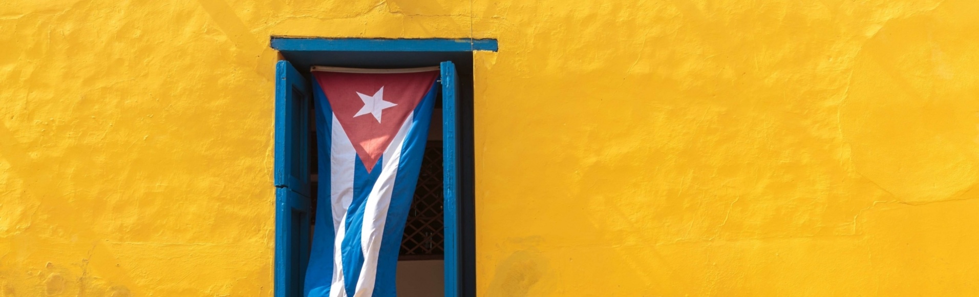drapeau-cubain-fenetre-trinidad