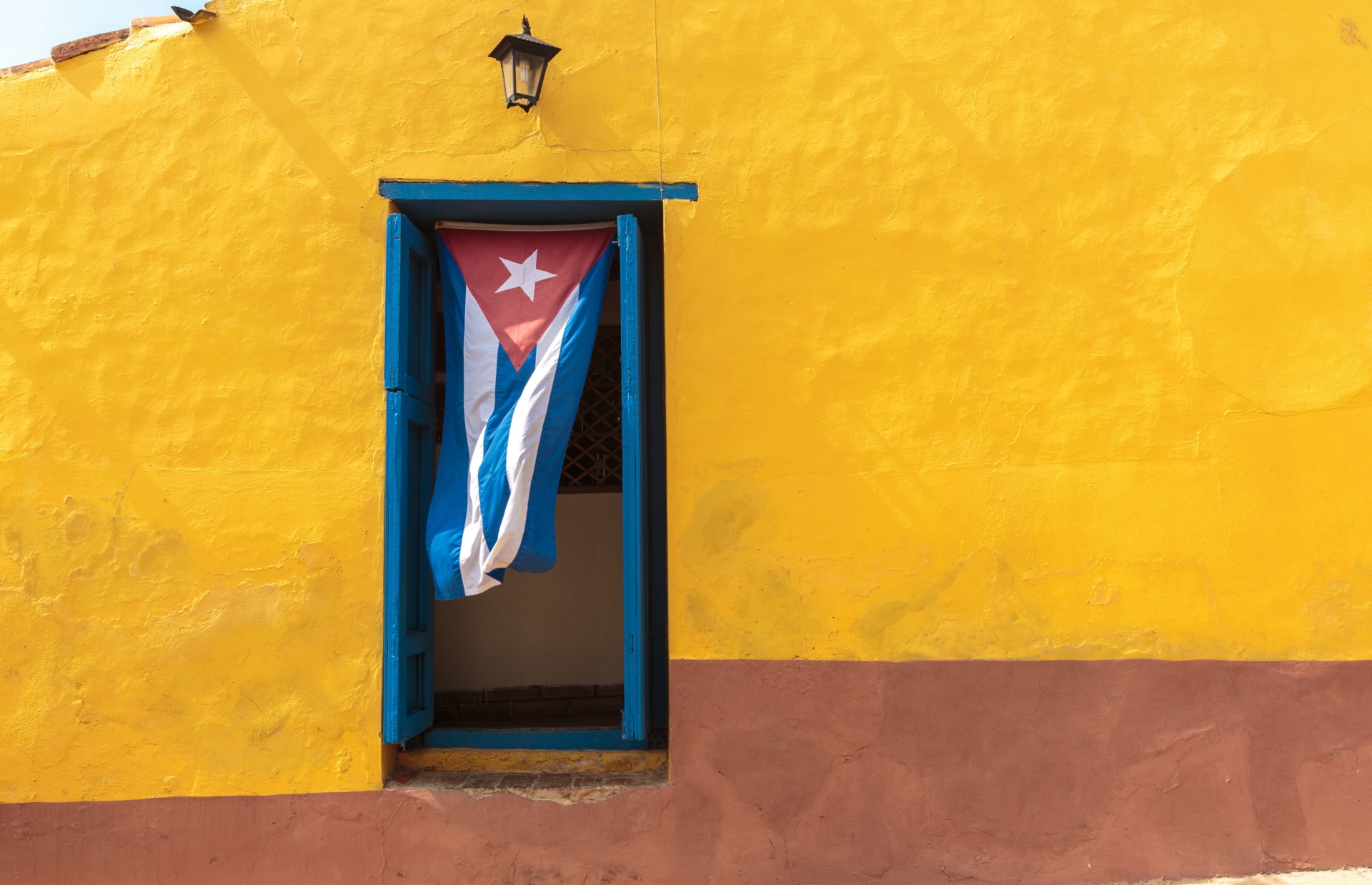 drapeau-cubain-fenetre-trinidad
