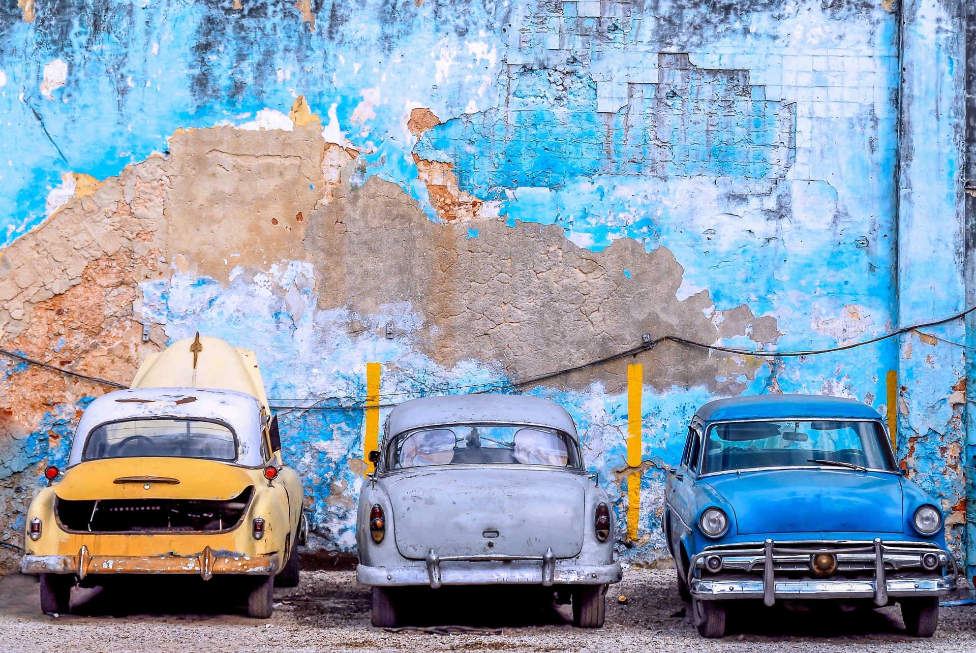 vieille-voiture-garée-cuba