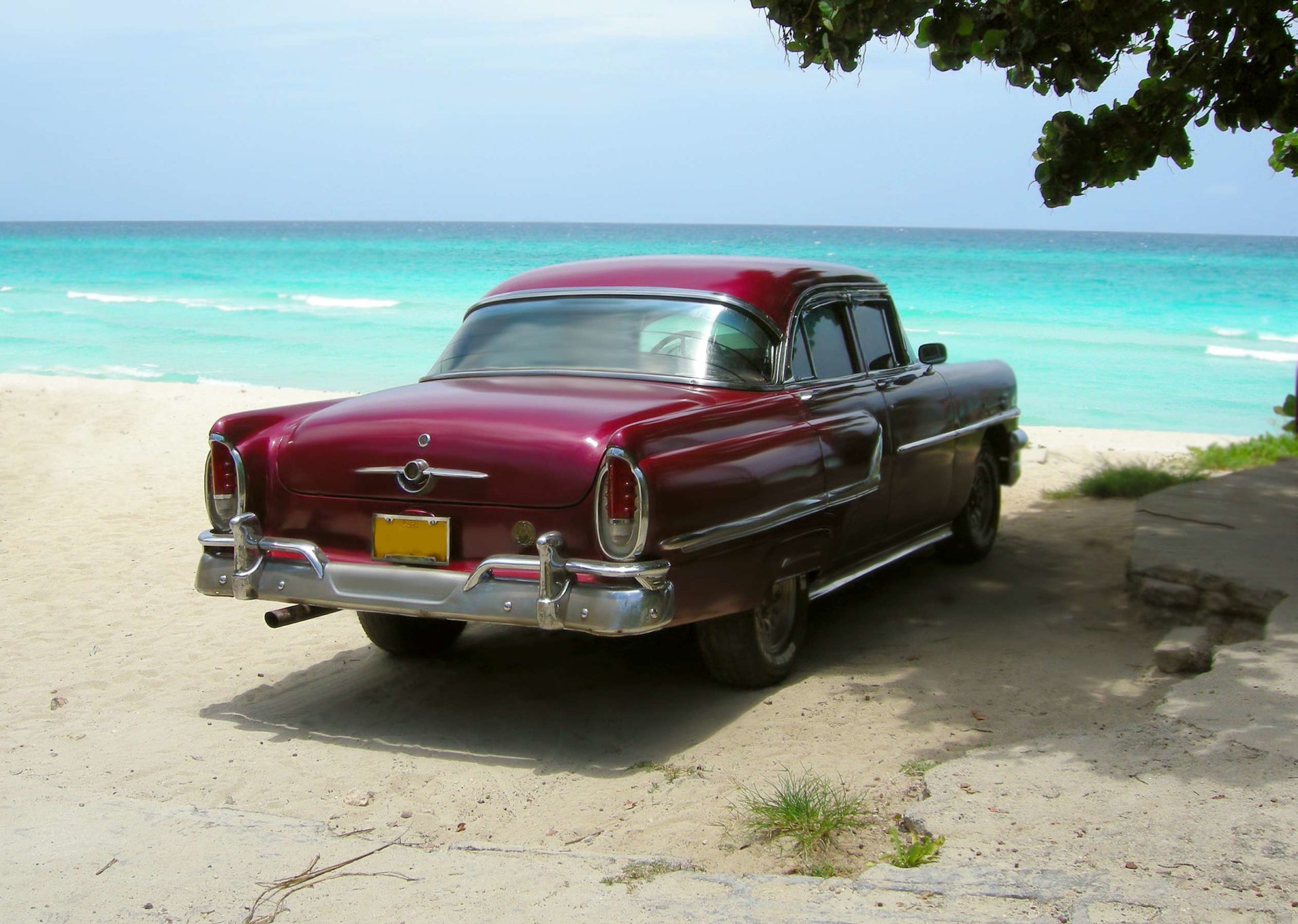 vieille-voiture-plage-cuba
